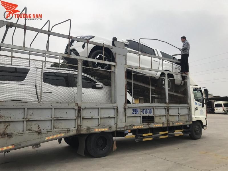 Đội xe chuyên dụng chở xe ô tô đi Cần Thơ qua các tỉnh.