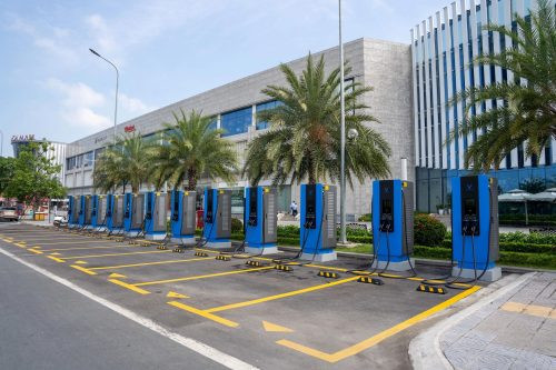 Trạm sạc VinFast phủ khắp cả nước, tối ưu hóa trải nghiệm so sánh xe ô tô điện