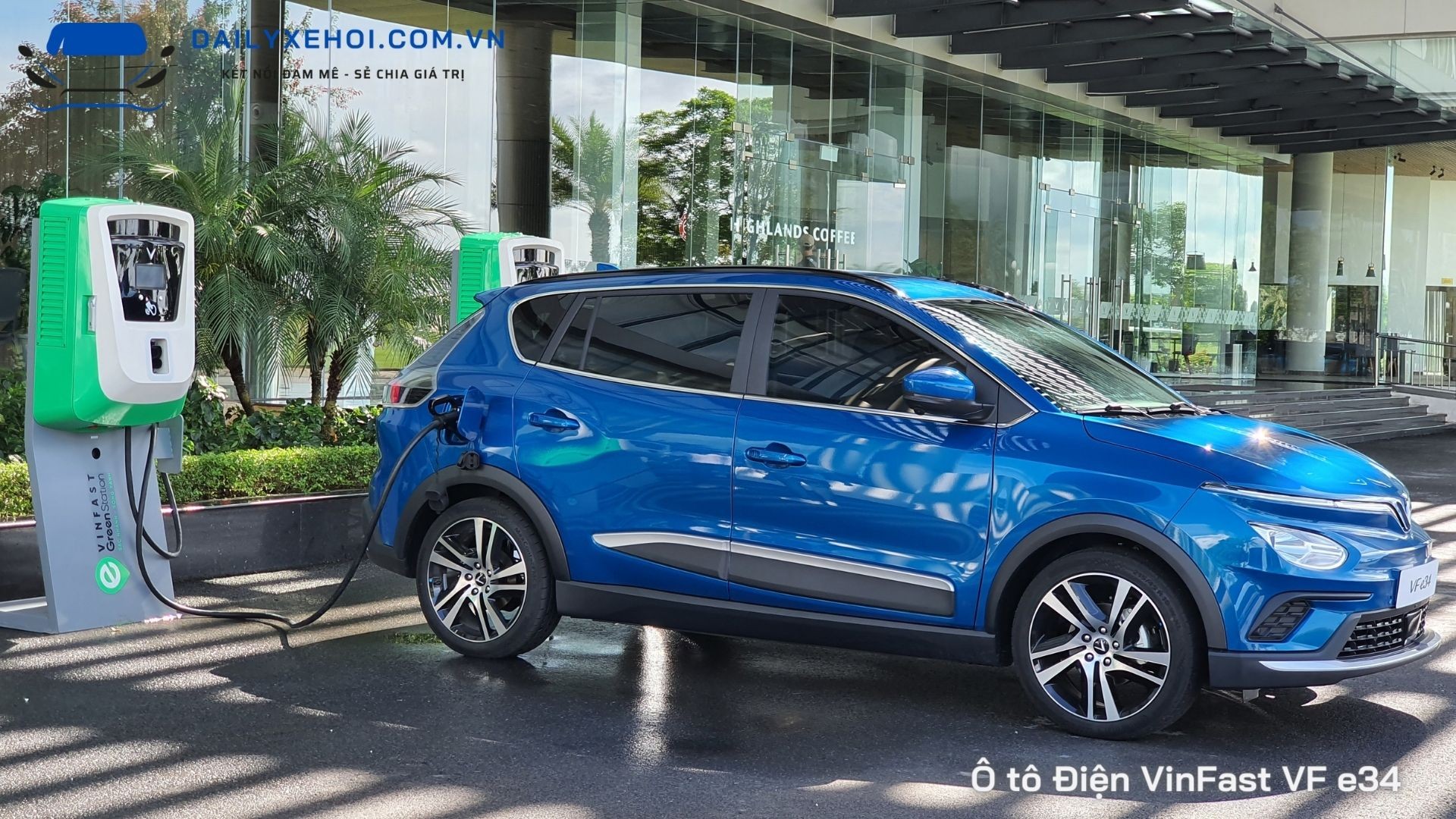 Xe ô tô điện VinFast VF e34 an toàn trên mọi hành trình