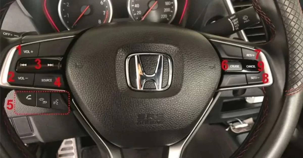 Vô lăng đa chức năng của xe ô tô Honda City với các nút điều khiển âm thanh và ga tự động
