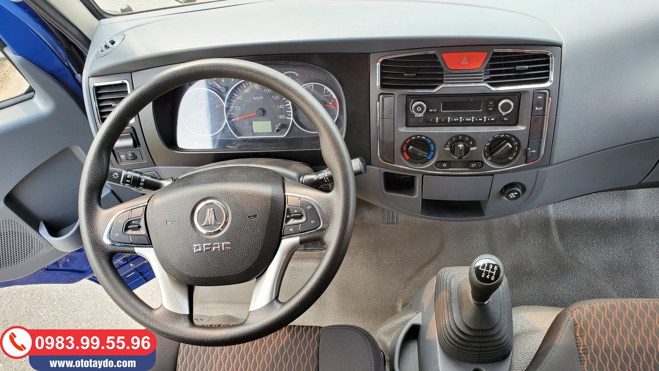 Vô lăng hiện đại của xe ô tô tải 5 tấn Nissan K6