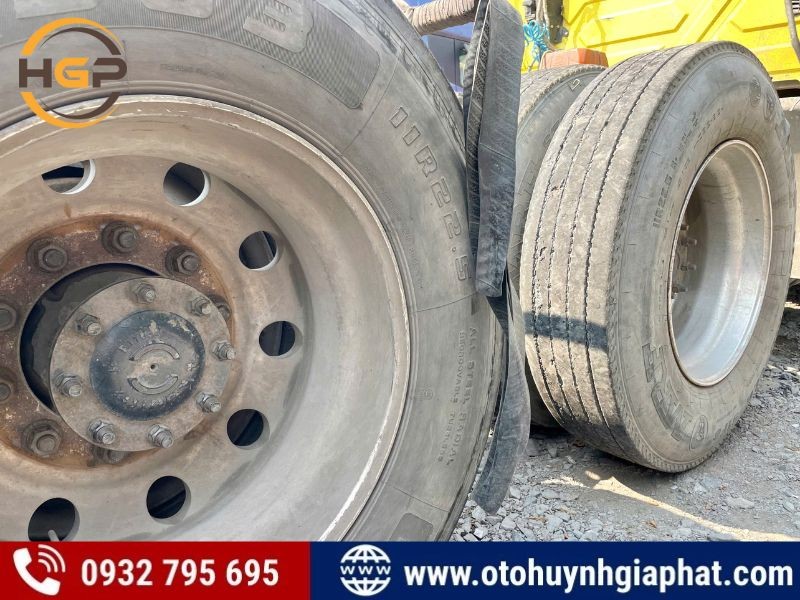 Vỏ lốp của xe đầu kéo Mỹ International 2014 cũ, yếu tố quan trọng về độ an toàn của xe ô tô cũ 2014