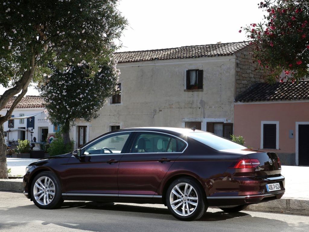 Volkswagen Passat Bluemotion 2021: Sedan hạng D đẳng cấp, cập nhật giá xe ô tô tháng 3