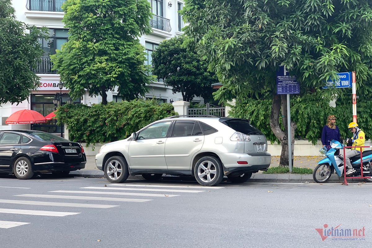 Quan sát trực tiếp tầm nhìn phía trước ô tô khi đỗ xe
