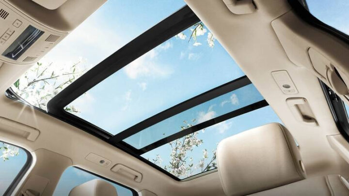 Thiết kế hiện đại của xe ô tô trang bị cửa sổ trời mang lại vẻ sang trọng
