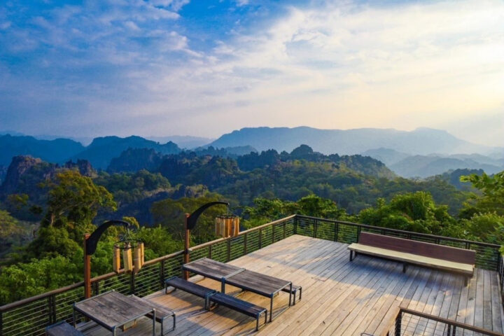 Nhà hàng với thiết kế hòa mình vào thiên nhiên, trải nghiệm ẩm thực khi du lịch Lào bằng xe ô tô