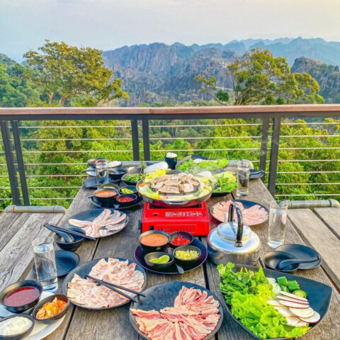 Tầm nhìn tuyệt đẹp từ nhà hàng resort ở Lào, lý tưởng cho du khách tự lái xe
