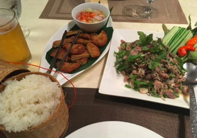 Bữa tối chất lượng với các món ăn truyền thống tại nhà hàng Tamnak Lao