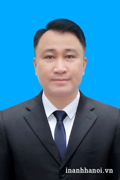 Ảnh thẻ với phông nền màu xanh dương đồng nhất