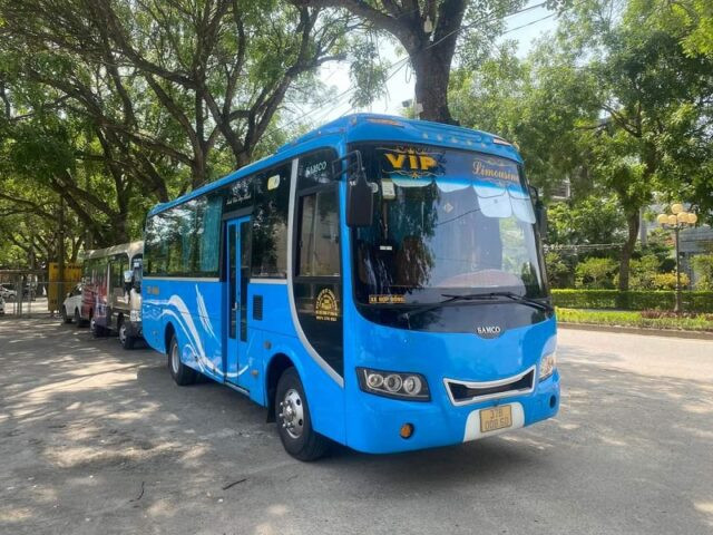 Thiết kế ghế ngồi và nội thất bên trong xe ô tô Isuzu Samco Felix Limousine