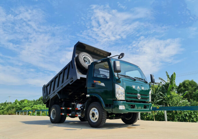 Khung gầm chassis chắc chắn và lốp xe bền bỉ của xe ô tô Chiến Thắng ben 5.9 tấn, đảm bảo khả năng chịu tải vượt trội.
