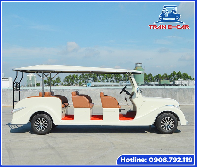Xe ô tô điện cổ điển chở khách du lịch