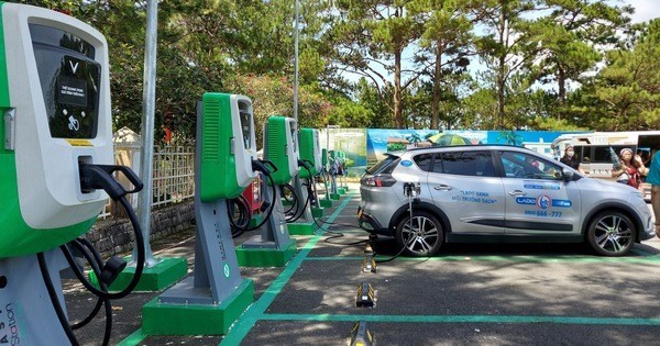 Hạ tầng trạm sạc cho ô tô xe máy điện được Bộ GTVT phát triển trên toàn quốc.