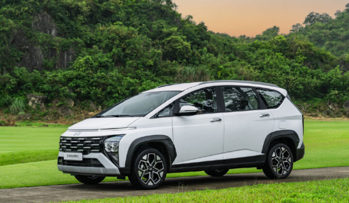 xe hyundai 7 cho 4
