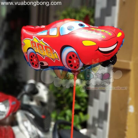 Hình ảnh xe ô tô chở quả bóng bay và nguy cơ với trẻ em