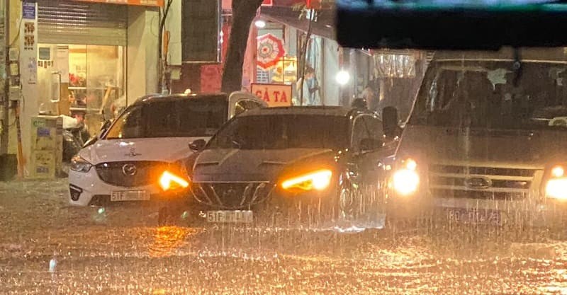 Dấu hiệu nhận biết xe ô tô bị ngập nước chết máy