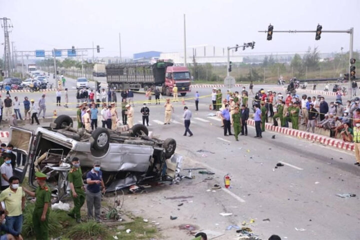Hiện trường tai nạn giao thông nghiêm trọng, hậu quả khi xe ô tô chạy quá tốc độ từ 5 10km gây ra va chạm
