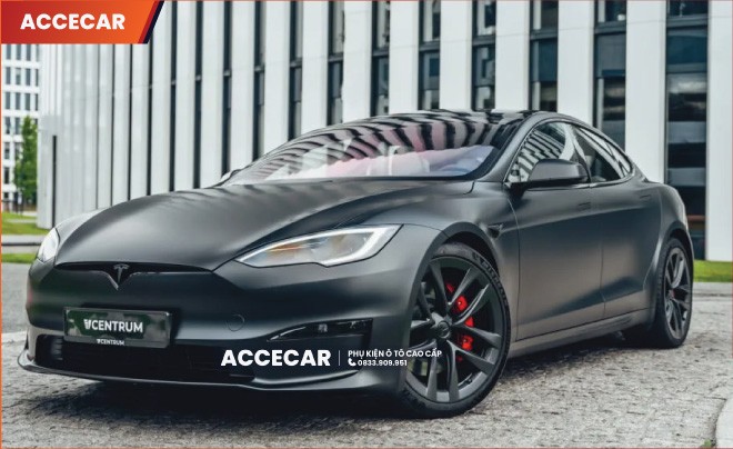 Hình ảnh xe ô tô điện Tesla Model S sang trọng với đèn pha sắc sảo