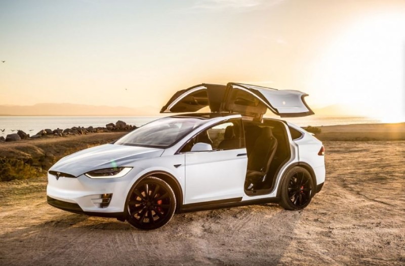 Tesla Model X: Các mẫu xe ô tô SUV cánh chim độc đáo, công nghệ tiên tiến