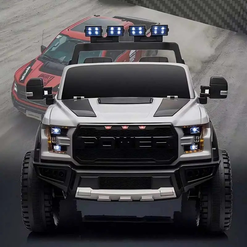 Hệ thống đèn LED chiếu sáng phía trước và sau của xe ô tô điện trẻ em Ford XHD-F150, kết hợp với thiết kế bánh xe ô tô điện ấn tượng.