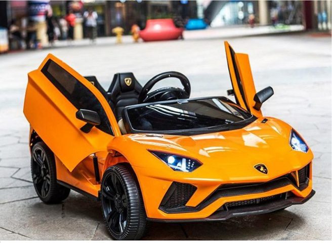 Xe ô tô điện trẻ em Lamborghini LT 998 màu vàng cam với thiết kế siêu xe thể thao