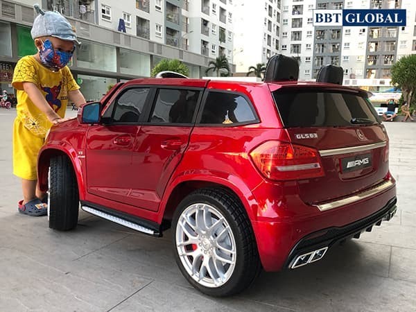 Cận cảnh bánh xe cao cấp của dòng xe ô tô 2 chỗ Mercedes, độ bền vượt trội