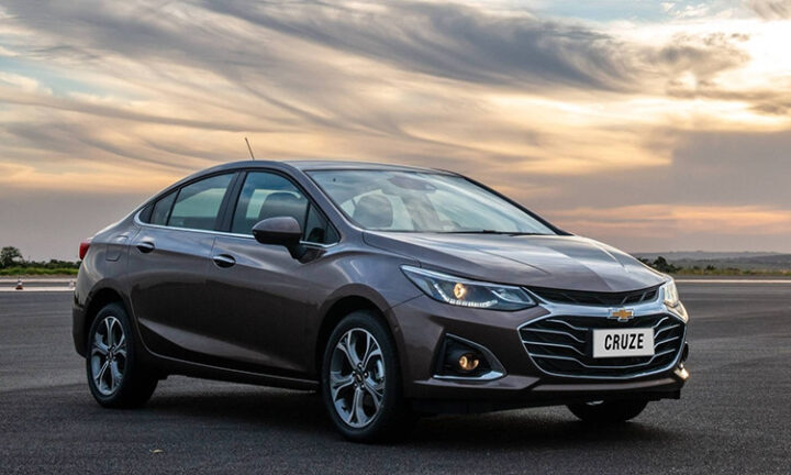 Kiểm tra tổng thể cấu trúc và thân vỏ của Chevrolet Cruze, đặc biệt quan trọng với xe ô tô giá rẻ dưới 10 triệu