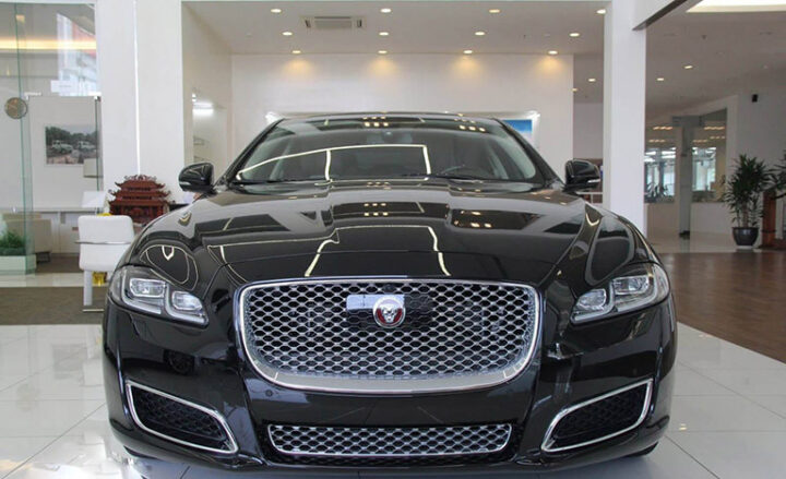 Jaguar XJL với thiết kế thanh lịch và tinh tế, phù hợp làm xe ô tô hạng sang cho nữ giới hiện đại