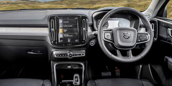 Nội thất khoang lái Volvo XC40 hiện đại, mang đến sự tiện nghi của xe ô tô hạng sang cho nữ