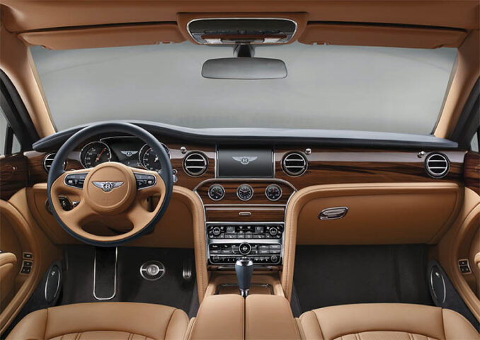 Khoang nội thất sang trọng của Bentley Mulsanne Speed, thể hiện phong cách xe ô tô hạng sang cho nữ