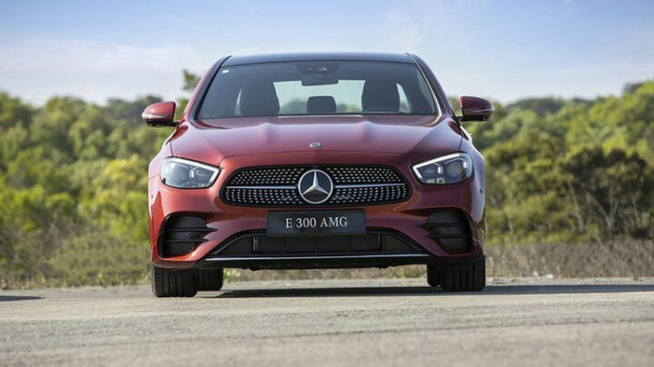 Lưới tản nhiệt kim cương của Mercedes-Benz E300 AMG, chi tiết thu hút của xe ô tô hạng sang cho nữ