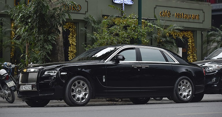 Rolls-Royce Ghost EWB, đối thủ đáng gờm trong phân khúc sedan hạng sang, là lựa chọn xe ô tô trên 20 tỷ hàng đầu