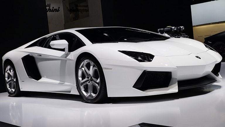 Lamborghini Aventador LP700-4, một siêu xe ô tô trên 20 tỷ được các đại gia Việt săn đón