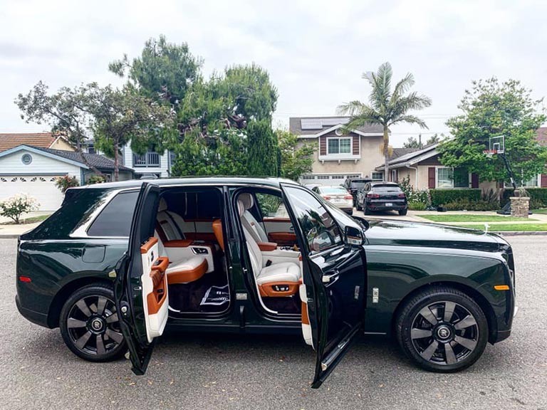 Rolls-Royce Cullinan có 2 phiên bản 4 và 5 ghế ngồi, đáp ứng đa dạng nhu cầu của khách hàng thượng lưu tìm kiếm xe ô tô trên 20 tỷ