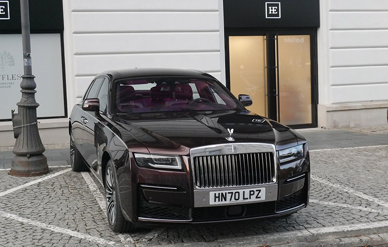 Rolls-Royce Ghost EWB được đánh giá cao về ngoại thất, nội thất và động cơ &quot;hoàn hảo&quot; trong phân khúc xe ô tô trên 20 tỷ