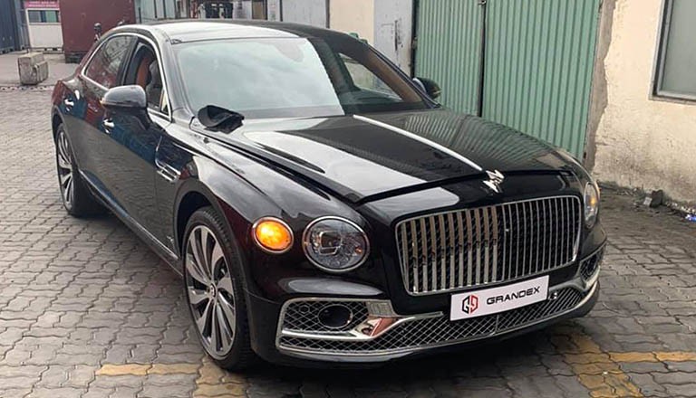 Thiết kế thanh lịch, cổ điển nhưng vẫn toát lên tinh thần thể thao của Bentley Flying Spur W12, một lựa chọn xe ô tô trên 20 tỷ