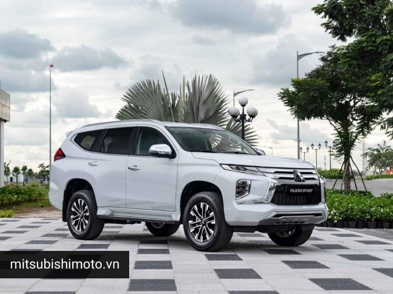 Mitsubishi Pajero Sport thế hệ mới với thiết kế Dynamic Shield, mẫu xe ô tô Mitsubishi SUV mạnh mẽ