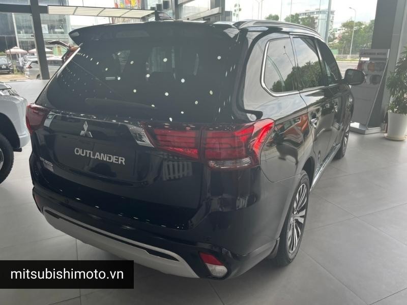 Thiết kế hiện đại của Mitsubishi Outlander, một trong các loại xe ô tô Mitsubishi tiết kiệm nhiên liệu