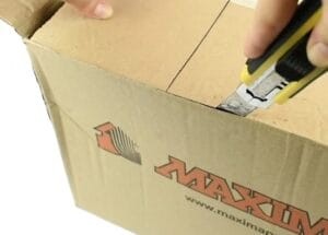 Đánh dấu các phần xe trên hộp bìa carton để làm mô hình xe ô tô bằng giấy