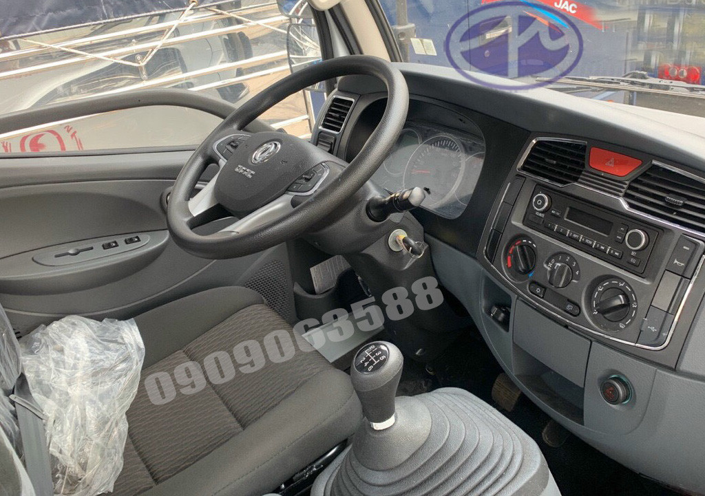 Toàn cảnh xe ô tô phun nước rửa đường 6 khối với các bộ phận chuyên dụng được tích hợp hoàn chỉnh