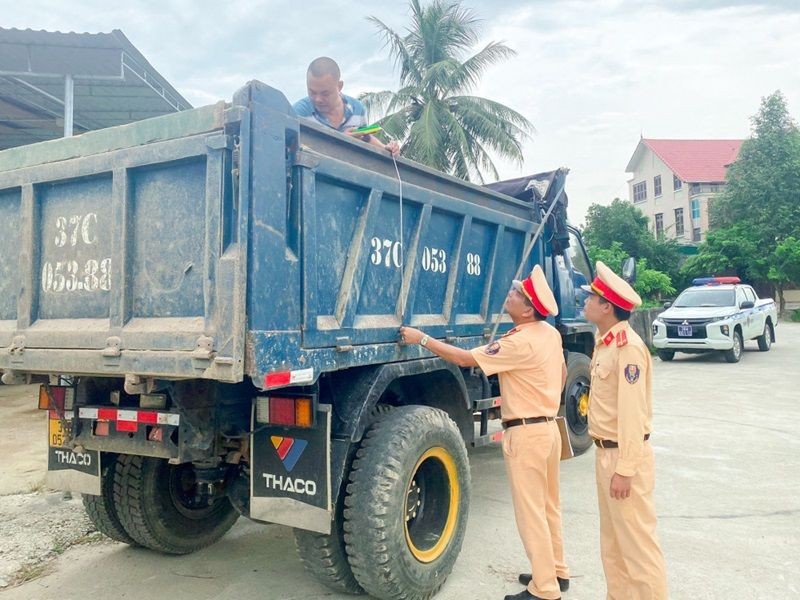 Xe tải cơi nới thùng hàng không đúng thiết kế, bị từ chối đăng kiểm do thay đổi các hạng mục cơ bản