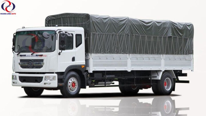 Chiếc xe ô tô tải Veam VT490 thùng kín màu trắng, đại diện cho dòng xe tải Veam chuyên dụng cho vận chuyển hàng hóa khô, cần bảo quản tốt