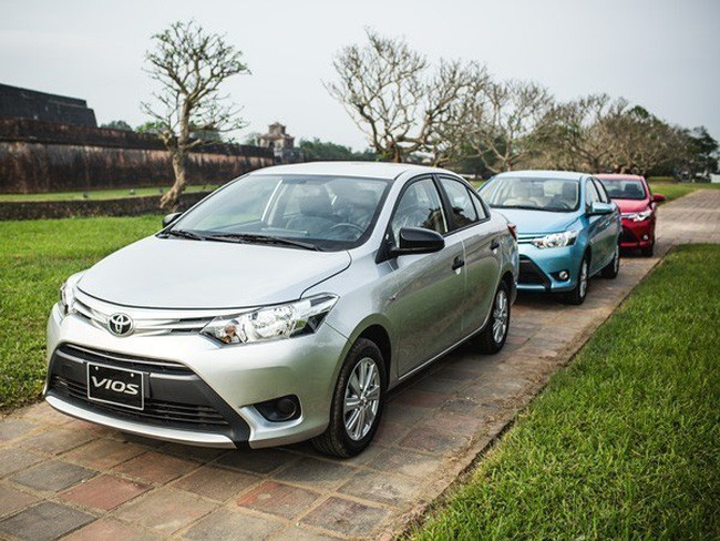 Xe 4 chỗ Vios, Kia K3, Hyundai Elantra tại Đồng Hới