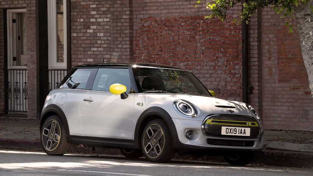 Mini Cooper SE, phiên bản chạy điện với thiết kế đặc trưng và khả năng vận hành linh hoạt.