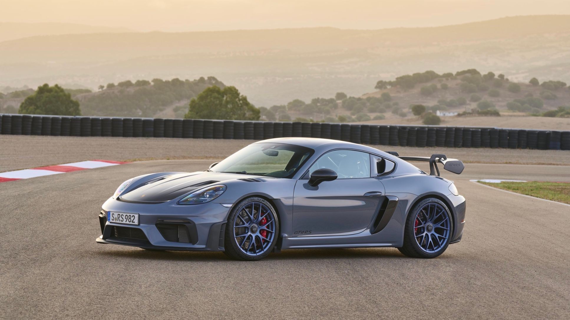 Porsche 718 Cayman - mẫu xe ô tô 2 mini thể thao
