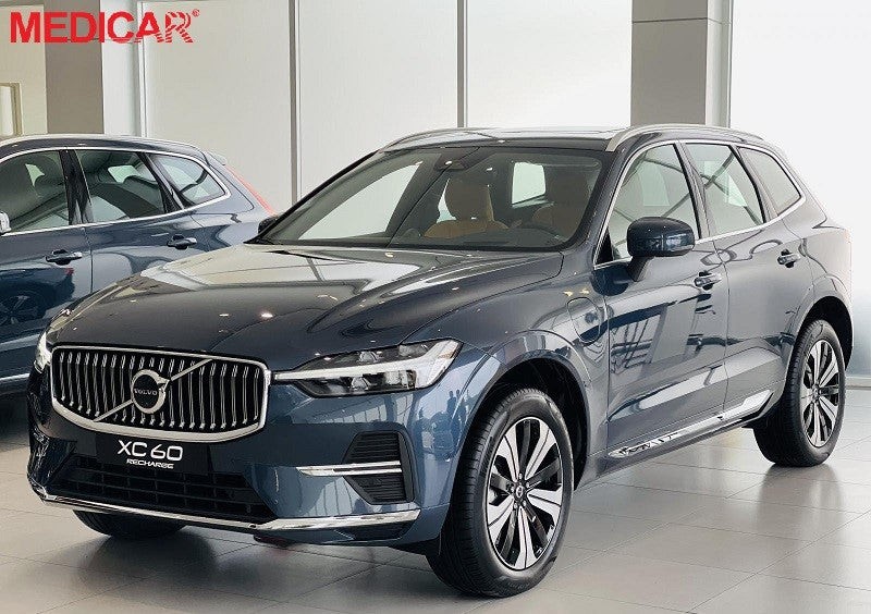 Nội thất sang trọng của showroom Volvo với các mẫu xe trưng bày