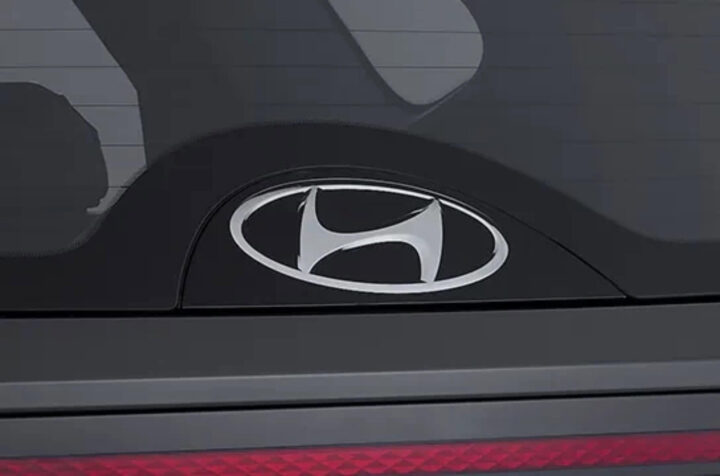 Gạt mưa sau thiết kế ẩn dưới cánh gió của Hyundai Tucson, tăng tính thẩm mỹ.