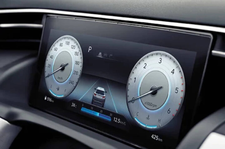 Màn hình hiển thị thông tin Full LCD 10.25 inch của Hyundai Tucson, hiện đại và rõ nét.