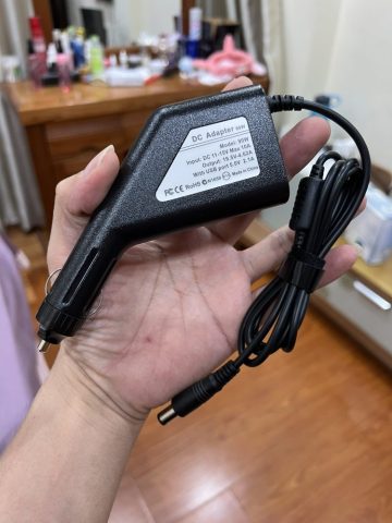 Bộ sạc laptop trên xe ô tô với chân cắm tẩu