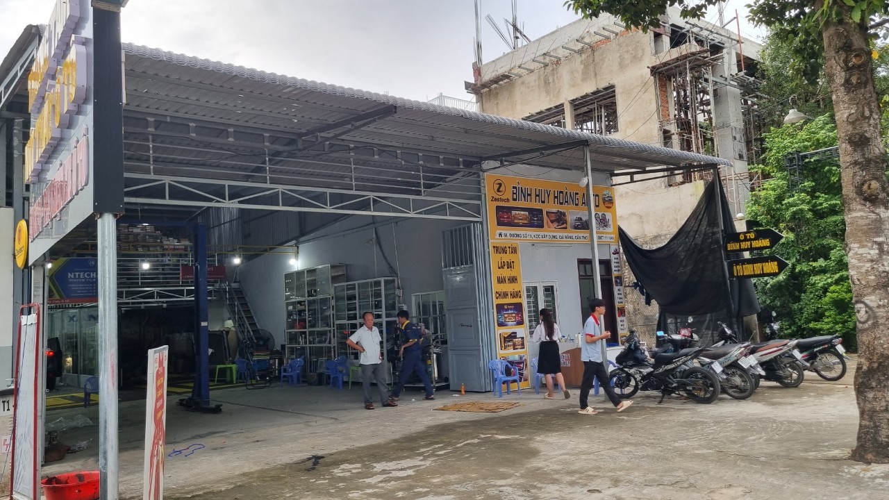 Xưởng Bình Huy Hoàng Cần Thơ chuyên trang trí và độ xe